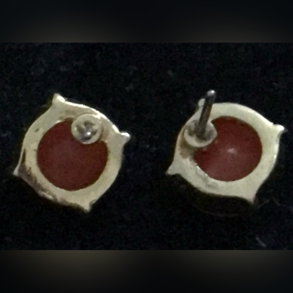 Elegant Gold and Coral Stone Stud Earrings - Picture 4 of 5
